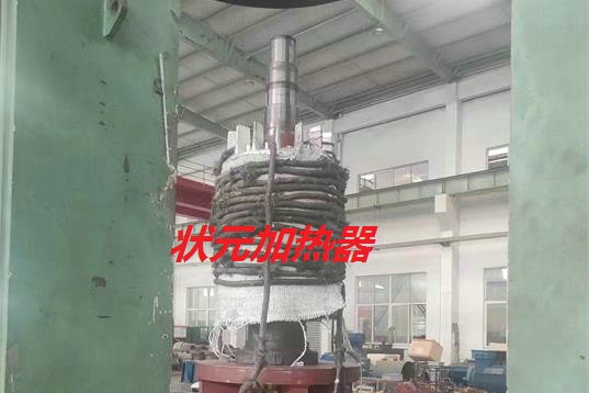 轉(zhuǎn)子加熱退軸-把軸取出來.jpg